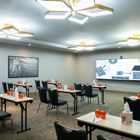 Radisson Blu Hotel Riyadh Convention And Exhibition Center Buitenkant foto Meeting room
