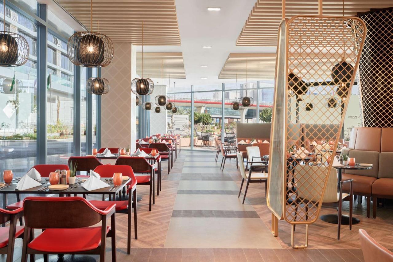 Radisson Blu Hotel Riyadh Convention And Exhibition Center Buitenkant foto The restaurant
