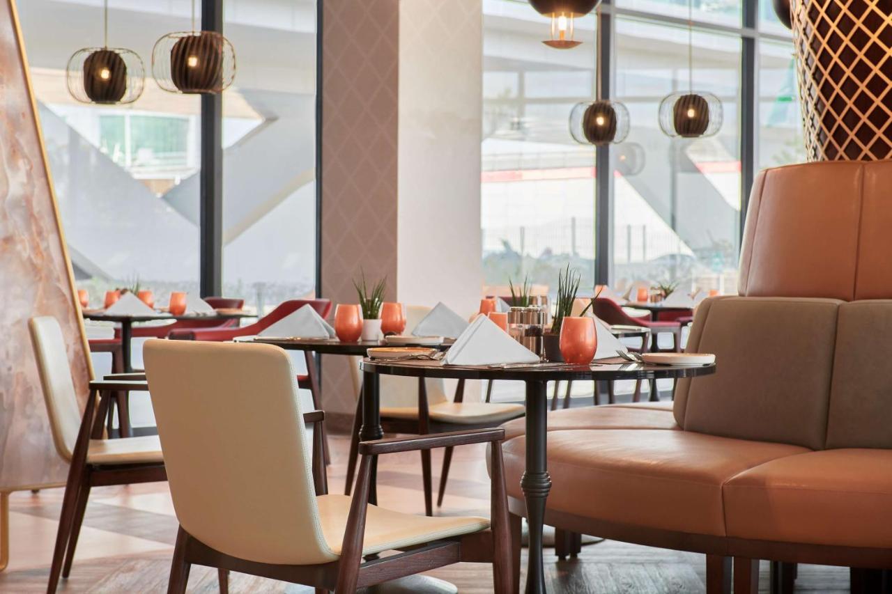 Radisson Blu Hotel Riyadh Convention And Exhibition Center Buitenkant foto The restaurant