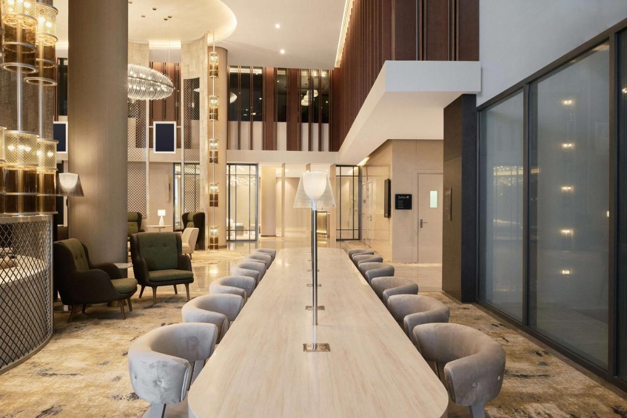 Radisson Blu Hotel Riyadh Convention And Exhibition Center Buitenkant foto The lobby of the hotel