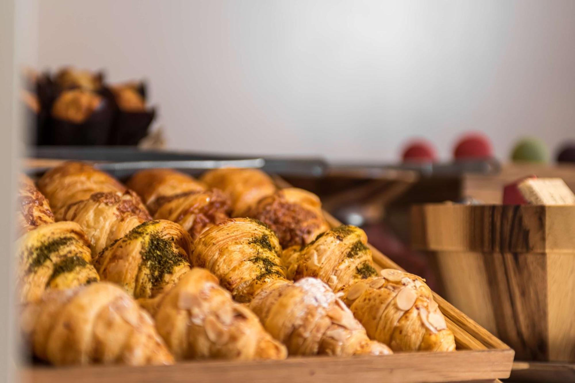 Radisson Blu Hotel Riyadh Convention And Exhibition Center Buitenkant foto Croissants