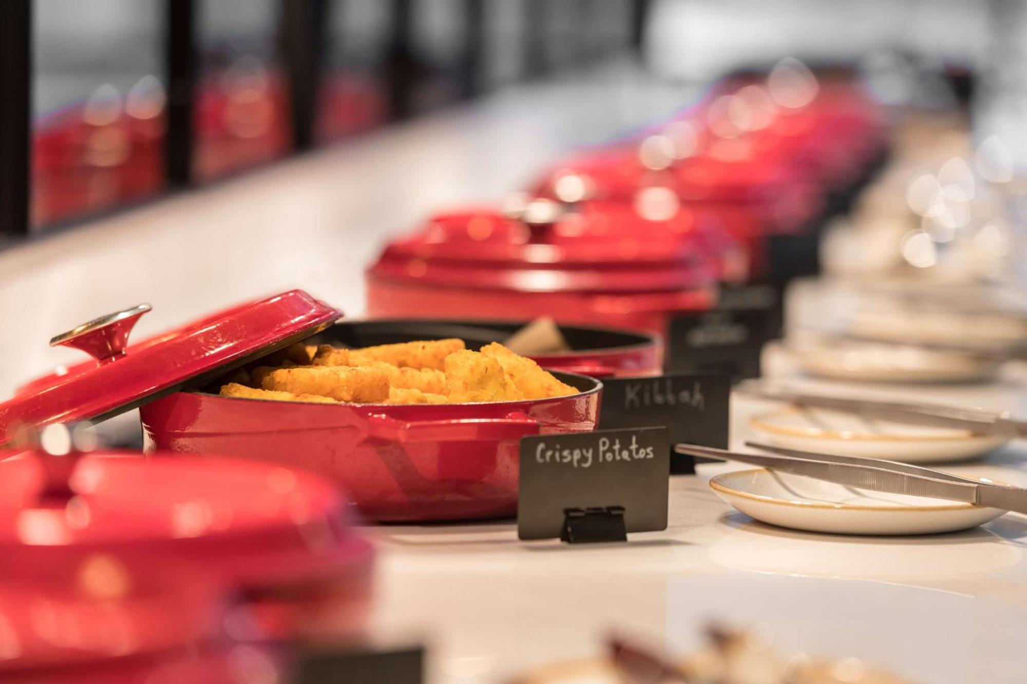 Radisson Blu Hotel Riyadh Convention And Exhibition Center Buitenkant foto A Le Creuset cocotte