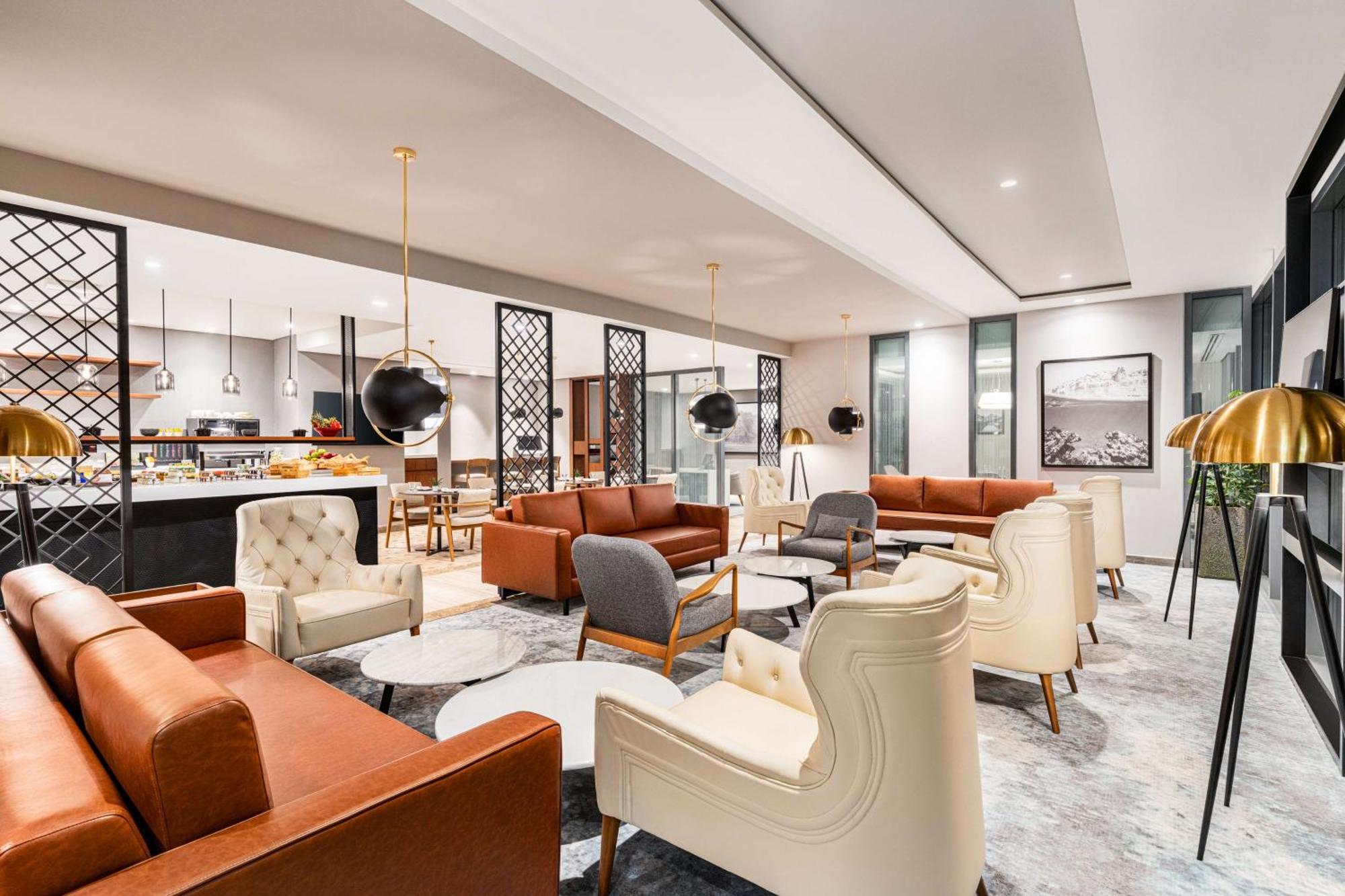 Radisson Blu Hotel Riyadh Convention And Exhibition Center Buitenkant foto The lounge at the airport