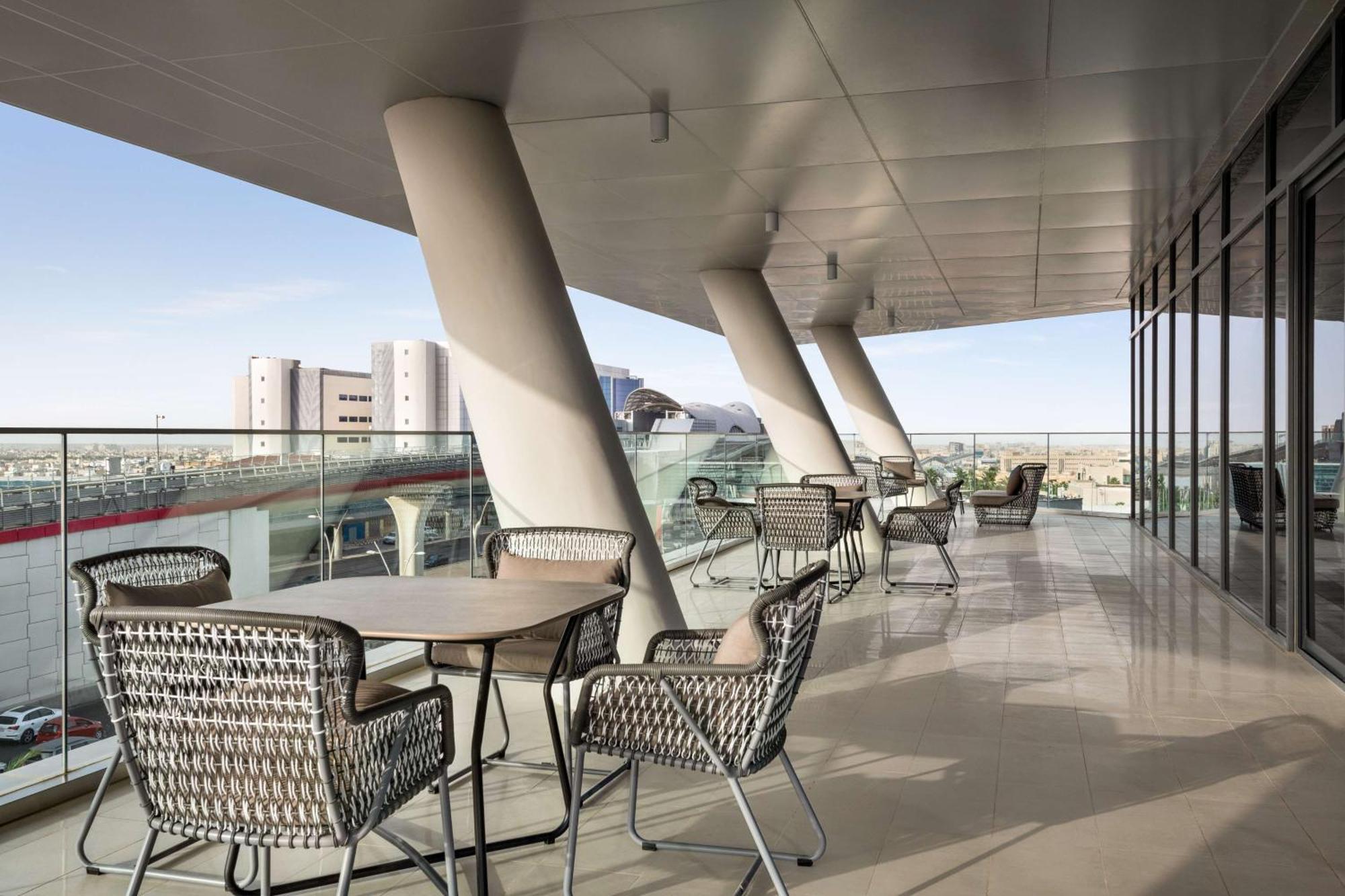 Radisson Blu Hotel Riyadh Convention And Exhibition Center Buitenkant foto The Sky Bar