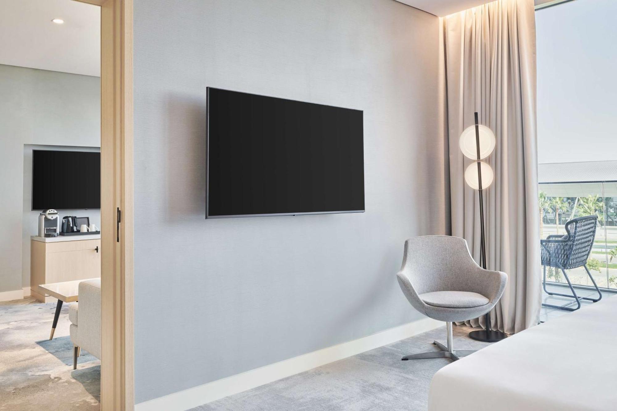 Radisson Blu Hotel Riyadh Convention And Exhibition Center Buitenkant foto A wall-mounted television