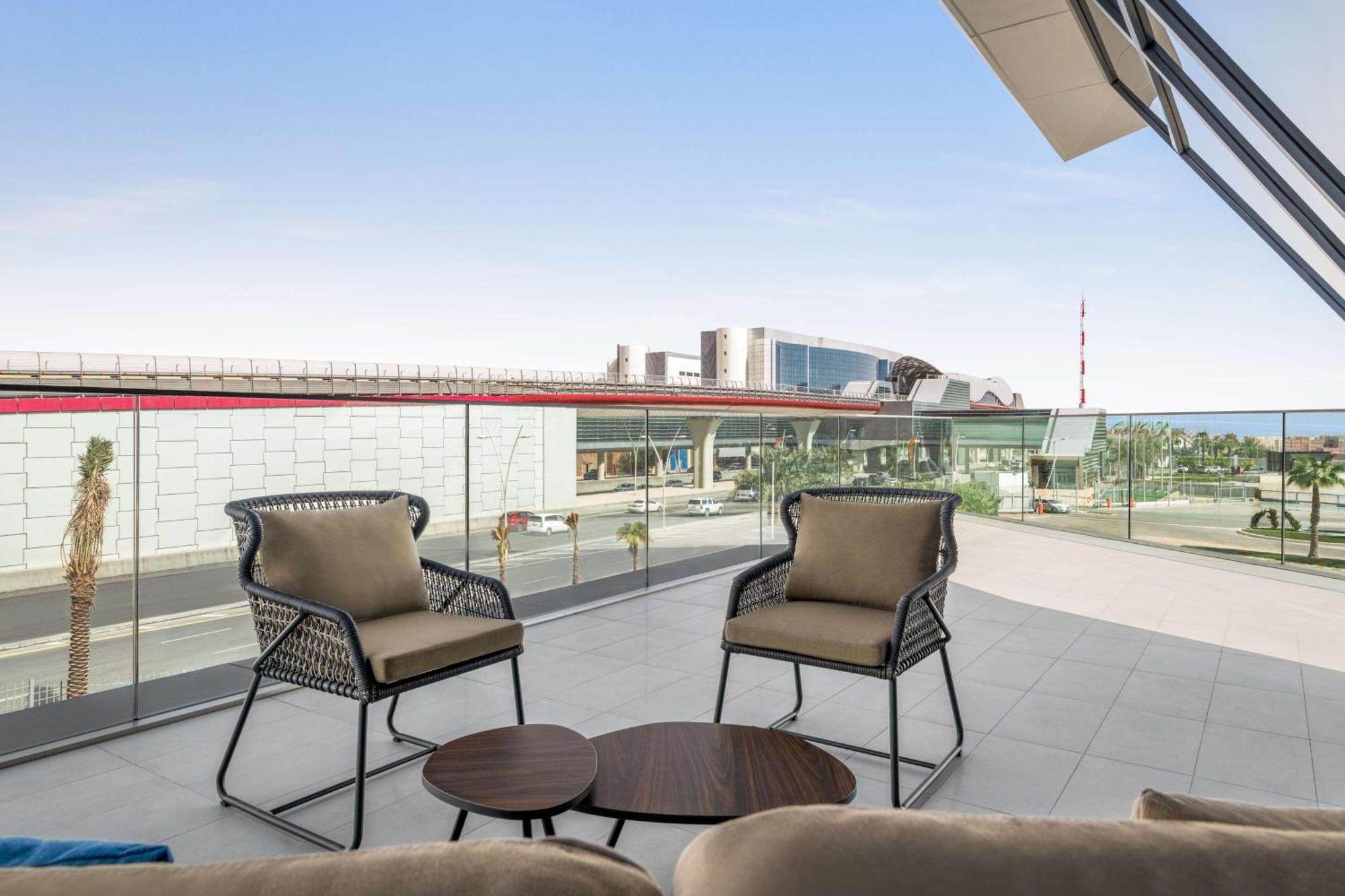 Radisson Blu Hotel Riyadh Convention And Exhibition Center Buitenkant foto The Sky Bar